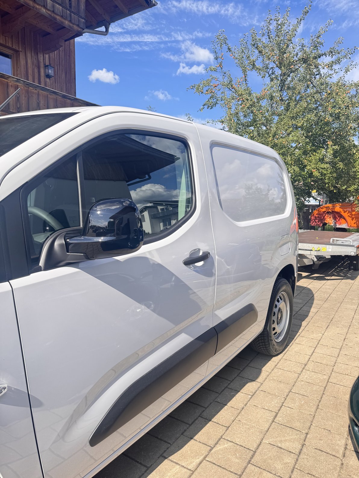 "opel_car.jpeg" "Bild opel_car.jpeg"