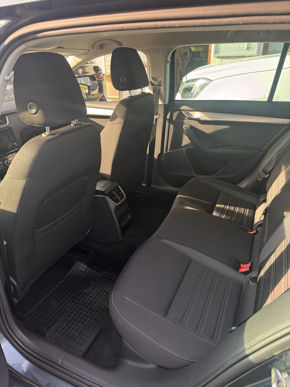"Skoda_h4.jpeg" "Bild Skoda_h4.jpeg"