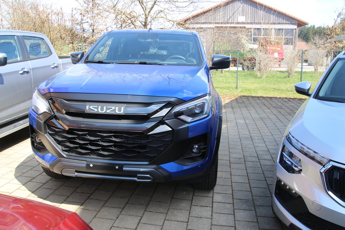 "isuzublau.JPG" "Bild isuzublau.JPG"