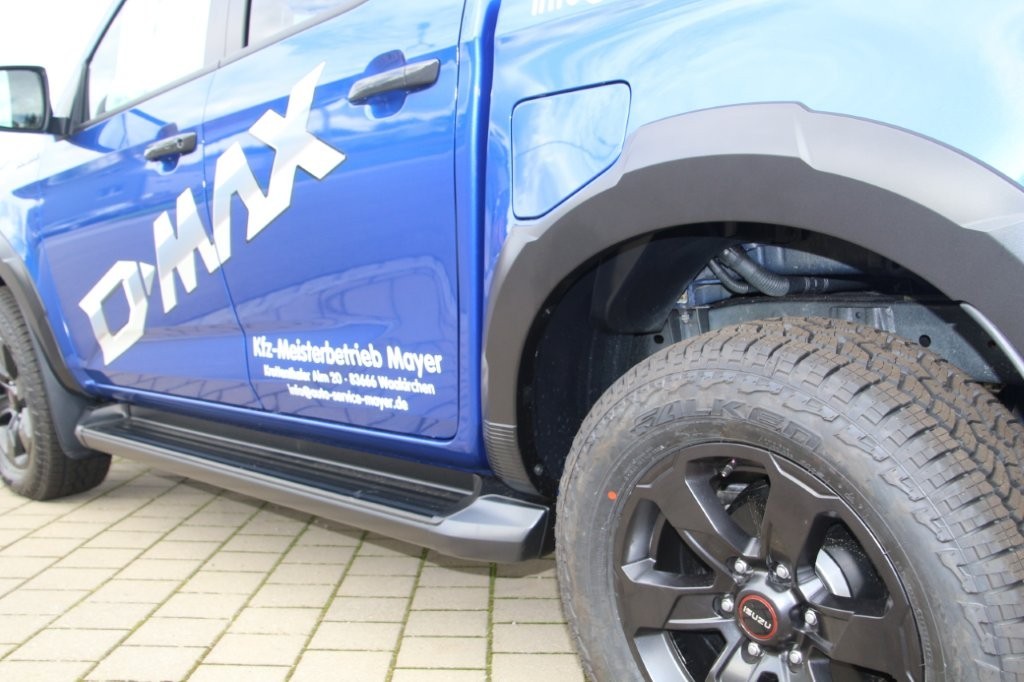 "Isuzu_blau_2.jpg" "Bild Isuzu_blau_2.jpg"