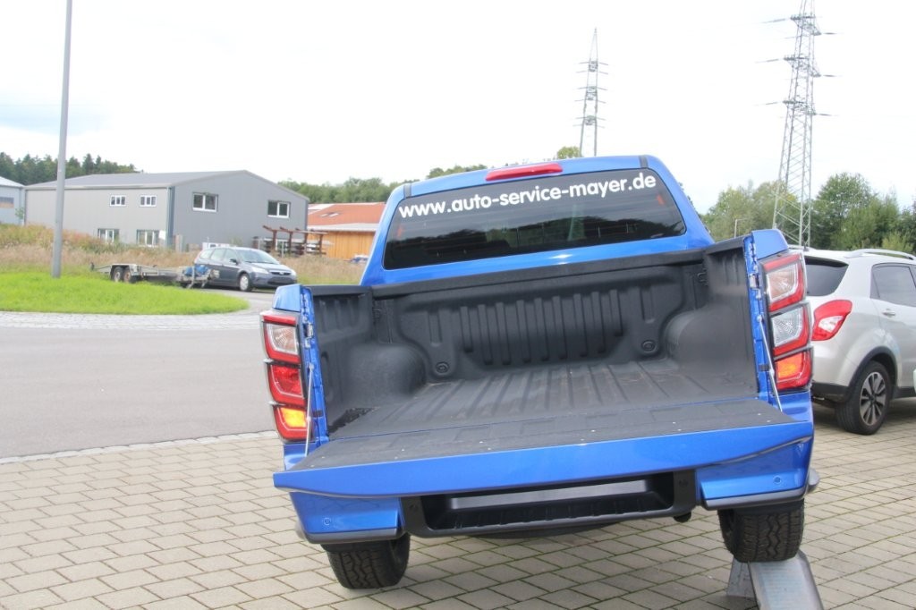 "Isuzu_blau_3.jpg" "Bild Isuzu_blau_3.jpg"
