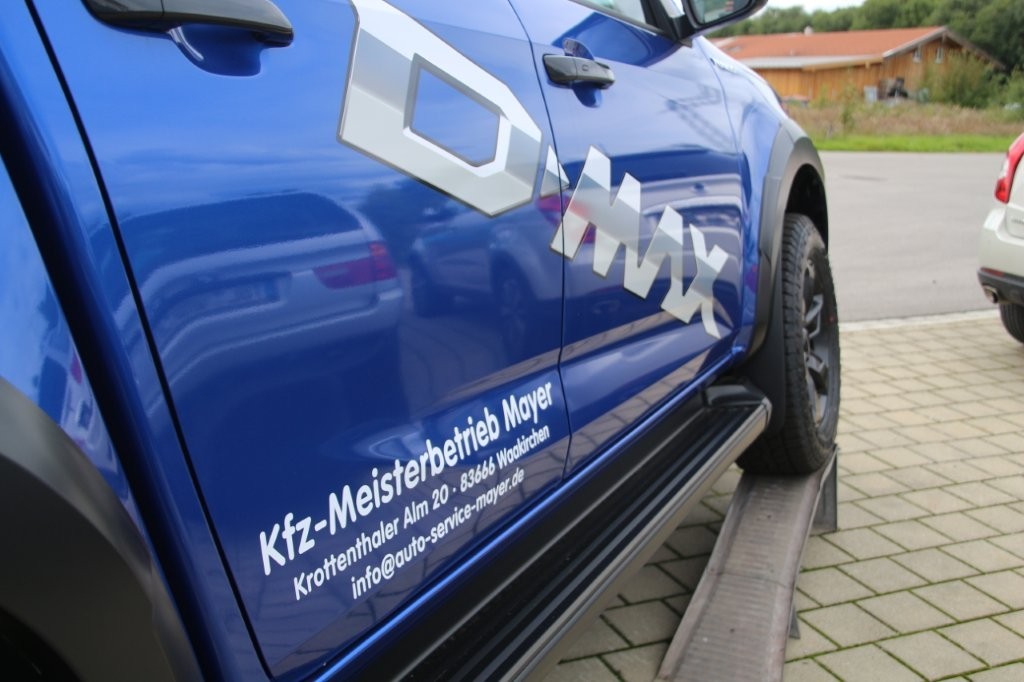 "Isuzu_blau_5.jpg" "Bild Isuzu_blau_5.jpg"
